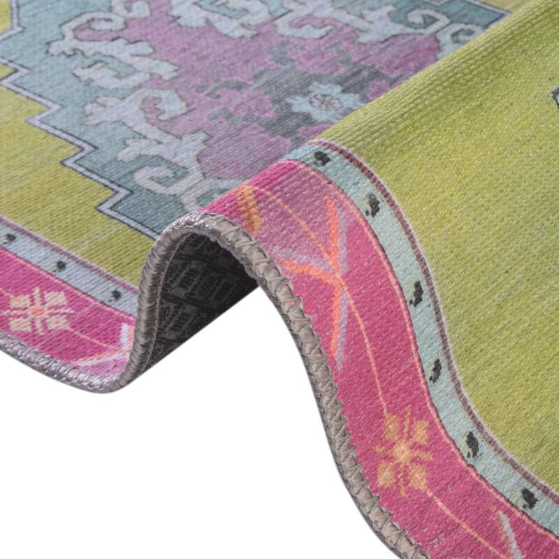 Traditional Rine Collection Area Rug