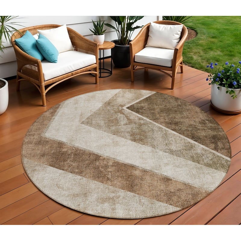 HomeRoots Geometric Transitional Rectangle Outdoor Rug - 8' Round