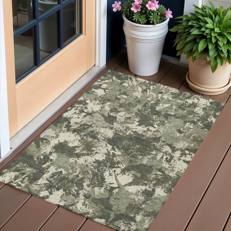 HomeRoots Floral Transitional Rectangle Outdoor Rug - 3' x 5'