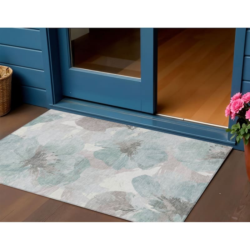 HomeRoots Floral Transitional Rectangle Outdoor Rug - 3' x 5'