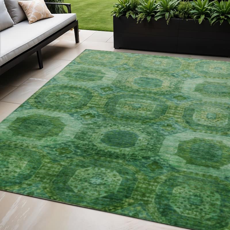 HomeRoots Medallion Transitional Rectangle Outdoor Rug - 5' X 8'