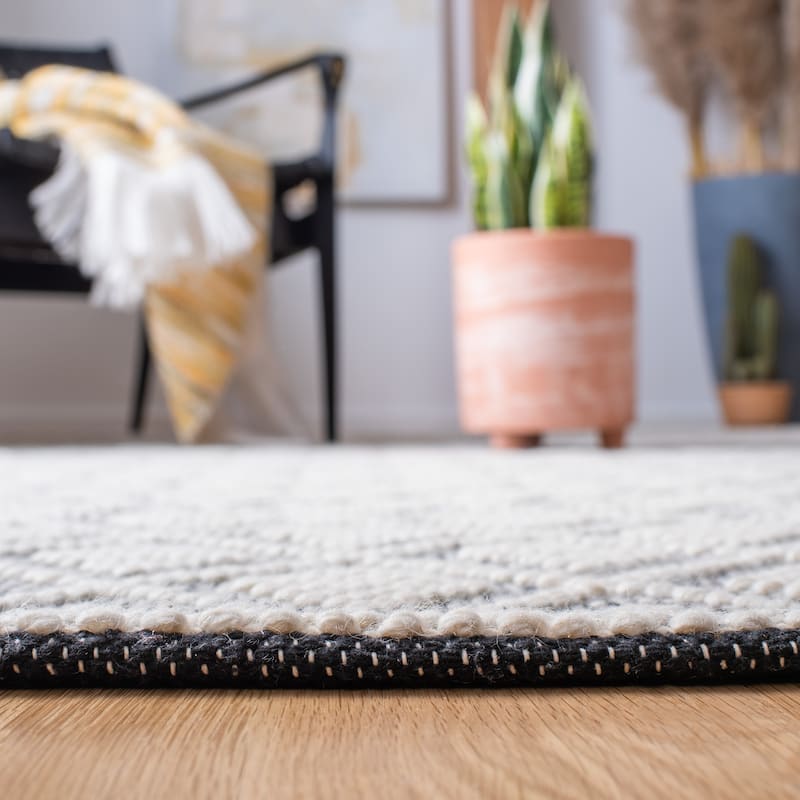 SAFAVIEH Handmade Natura Dzuvita Wool Rug
