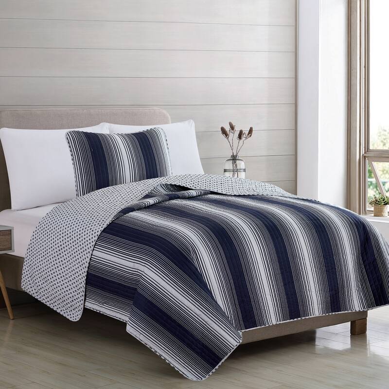 Luxurious Striped Microfiber Quilt Set With Shams