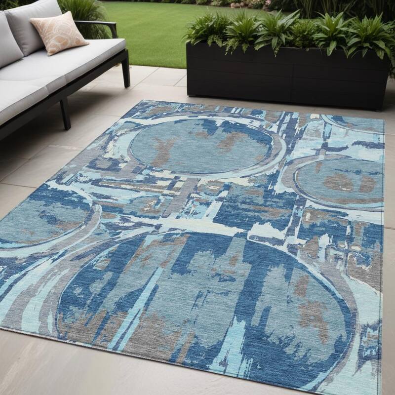 HomeRoots Geometric Transitional Rectangle Outdoor Rug - 5' X 8'