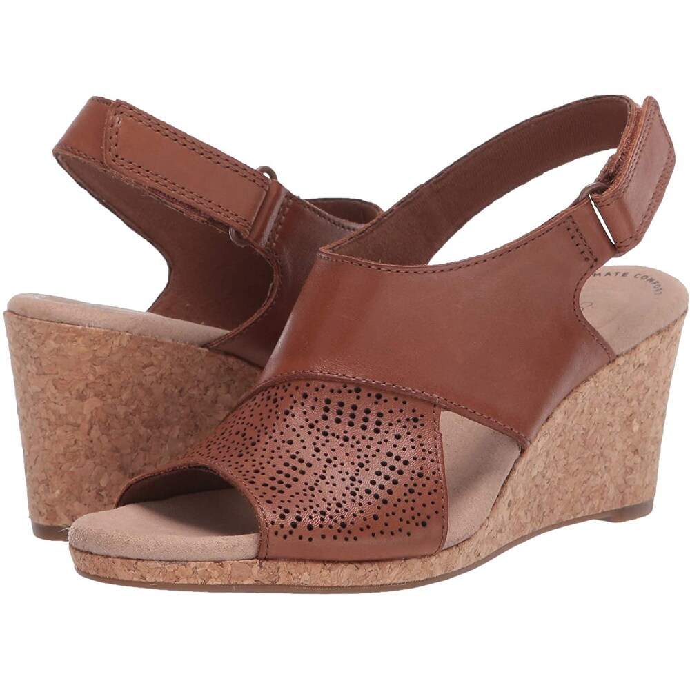 clarks closed toe sandals women's