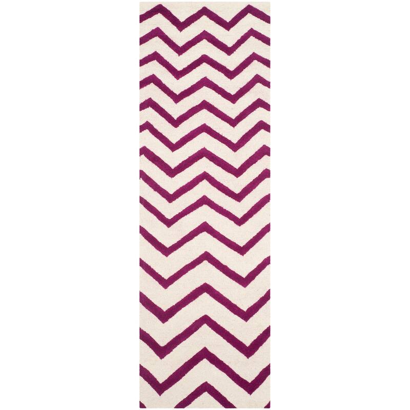 SAFAVIEH Handmade Cambridge Terttu Chevron Wool Rug - 2'6" x 8' Runner - Ivory/Fuchsia