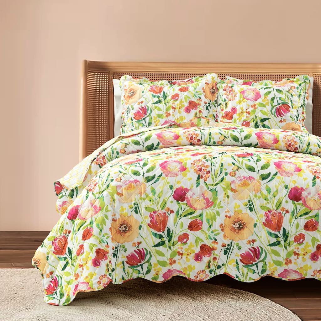 Lush Decor Leilani Watercolor Scallop Edged Floral Quilt 3-Piece Set