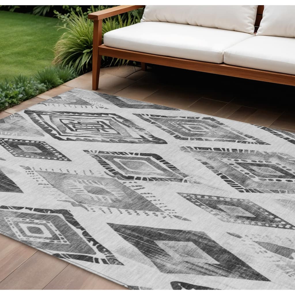 HomeRoots Aztec Transitional Rectangle Outdoor Rug