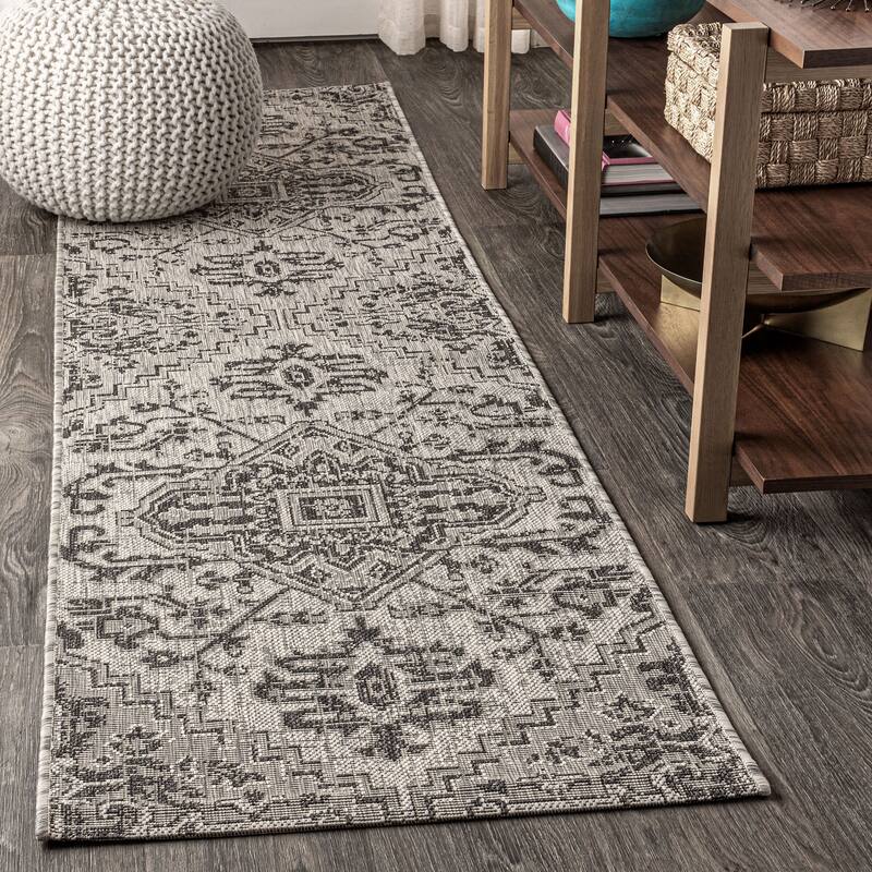 JONATHAN Y Charleston Medallion Indoor/Outdoor Area Rug - 2 X 10 - Black/Gray