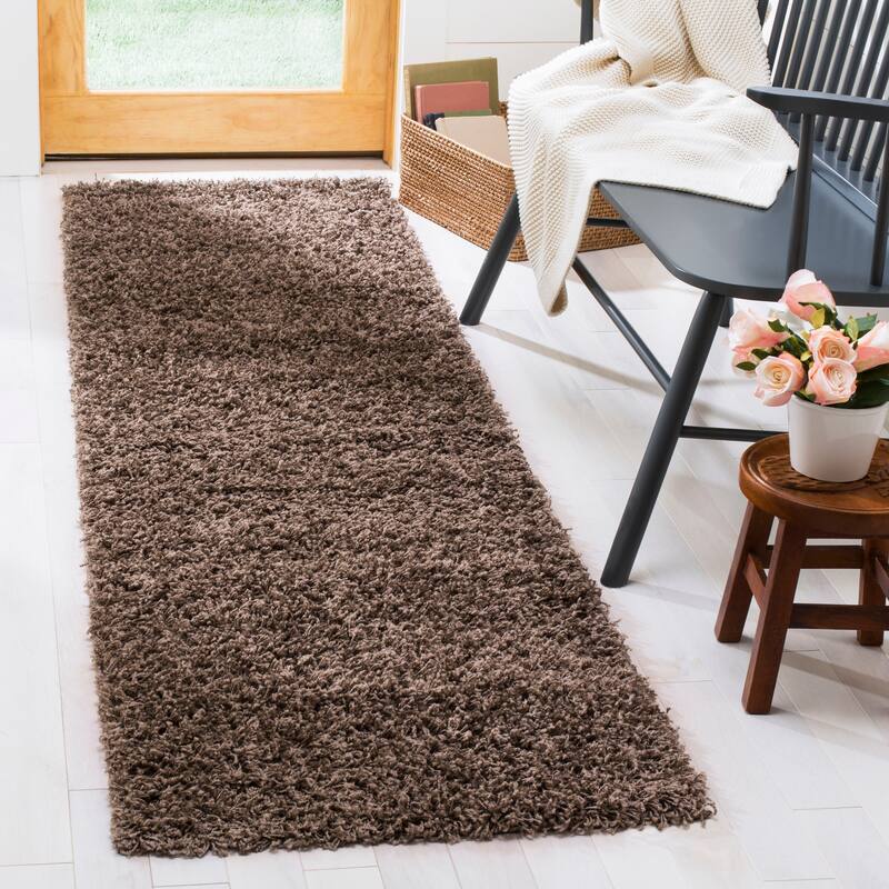 SAFAVIEH Athens Shag Ilaha 1.5-inch Thick Rug - 2'3" x 8' Runner - Taupe