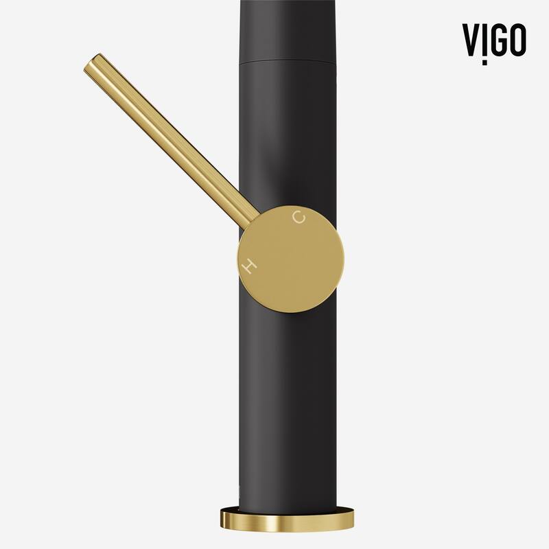 VIGO Greenwich 18" H Single Handle Pull-Down Sprayer Kitchen Faucet