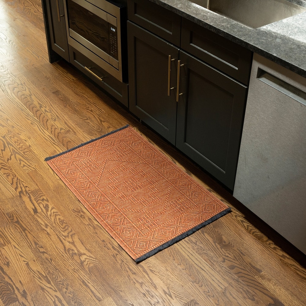 Alameda Solid Color Medallion Machine Washable Indoor Area Rug