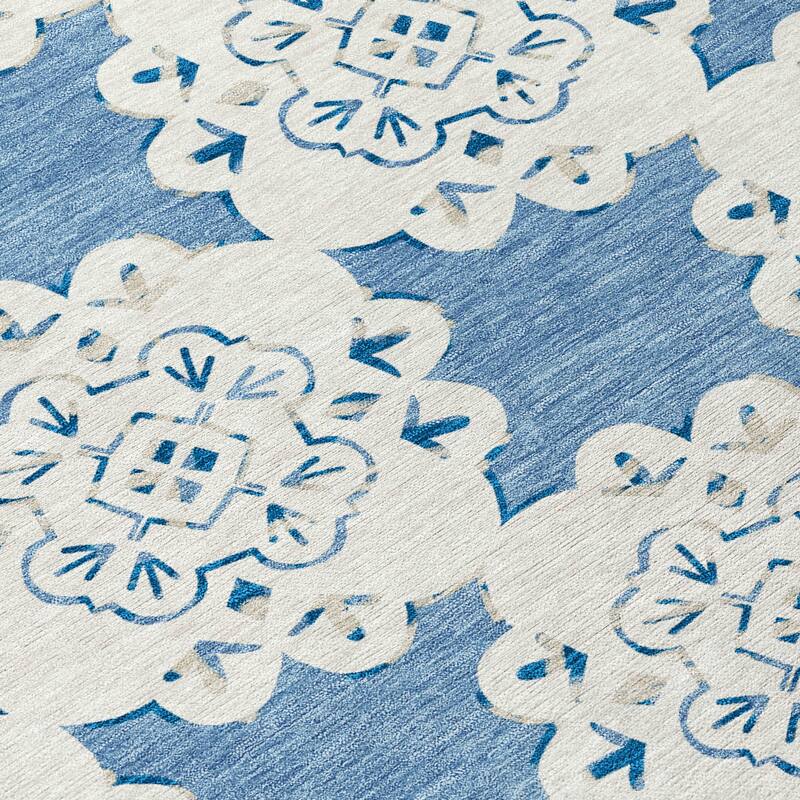 Machine Washable Indoor/ Outdoor Global Motif Chantille Rug
