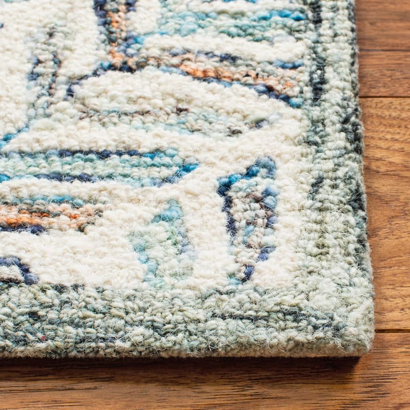 SAFAVIEH Handmade Capri Ilianka Wool Rug