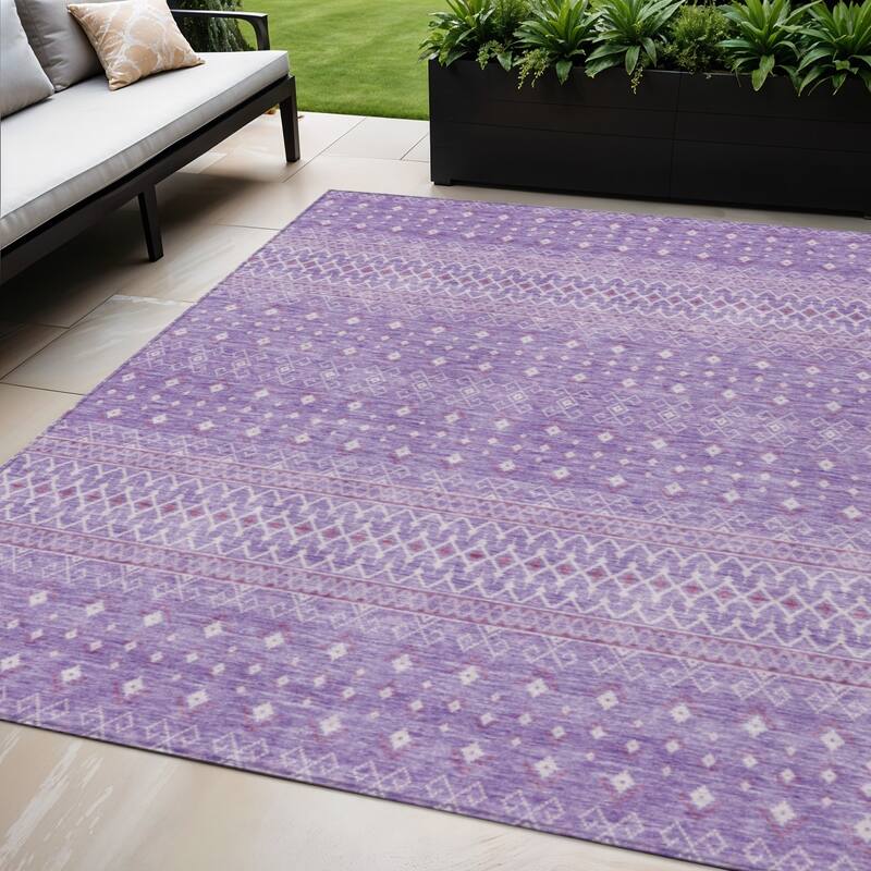 HomeRoots Tribal Transitional Rectangle Outdoor Rug - 5' X 8'