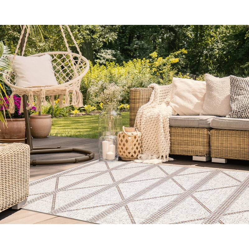 Liora Manne Avena Diamond Stripe Indoor/Outdoor Rug