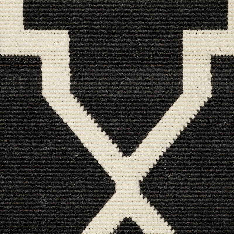 Style Haven Marianna Ornate Lattice Black/ Off-White Loop Pile Indoor Outdoor Area Rug