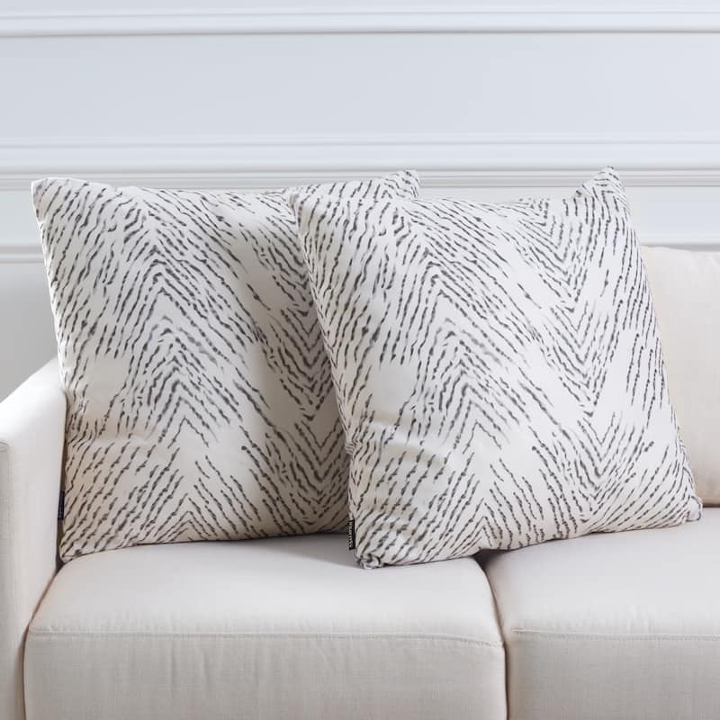 SAFAVIEH Liebgunde Pillow - Ivory/Black - 20Wx20L