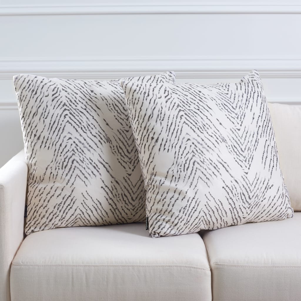 SAFAVIEH Liebgunde Pillow