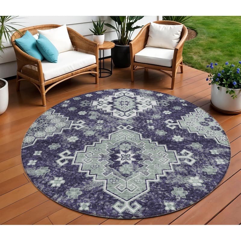 HomeRoots Medallion Traditional Rectangle Outdoor Rug - 8' Round