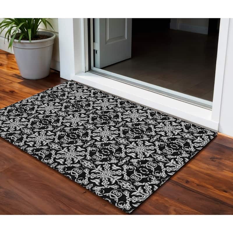 HomeRoots Medallion Transitional Rectangle Outdoor Rug - 3' x 5'