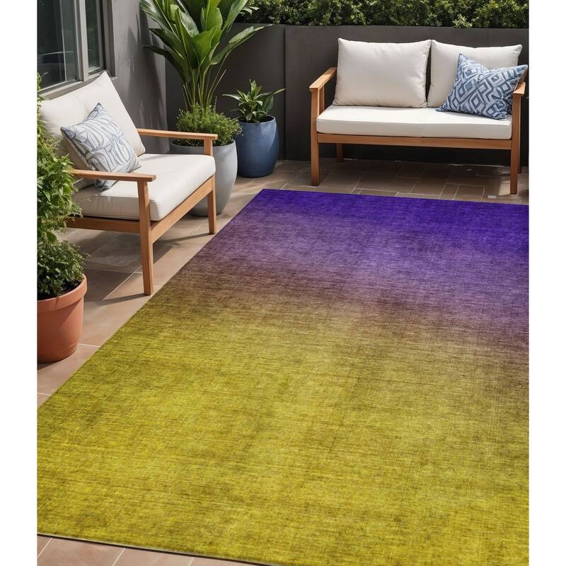 HomeRoots Ombre Transitional Rectangle Outdoor Rug - 5' X 8'