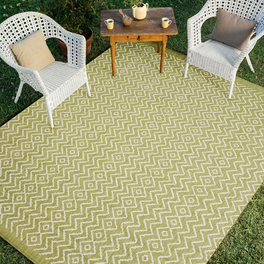 Alexander Home Cleo Indoor/ Outdoor Chevron Tribal Area Rug