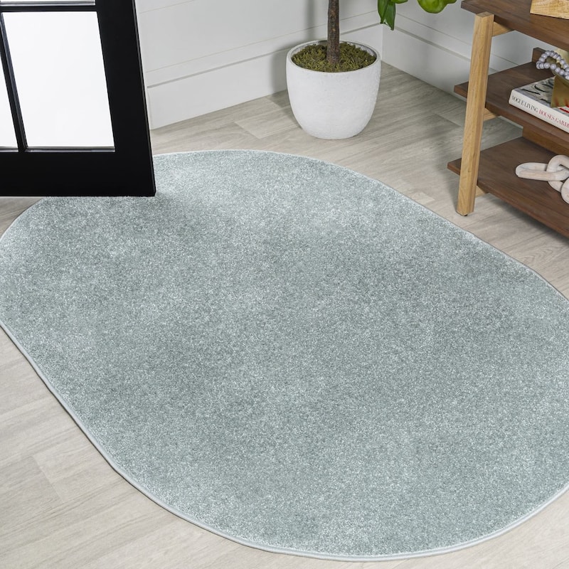 JONATHAN Y Tumbling Solid Low-Pile Area Rug - 4 X 6 Oval - Light Blue
