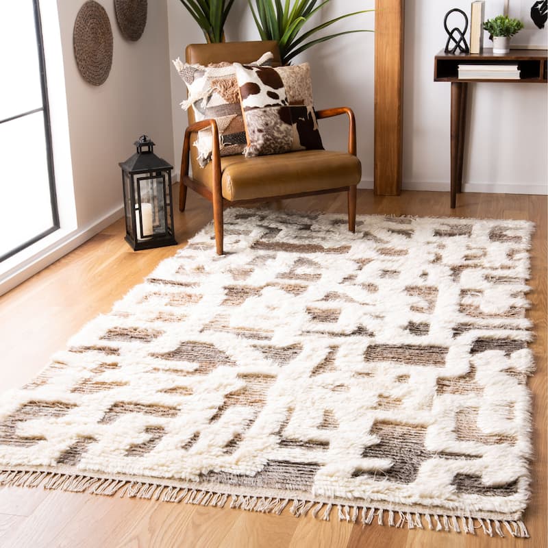 SAFAVIEH Hand-Knotted Manhattan Gunnvor Wool Tassel Rug - 5' x 8' - Ivory/Grey