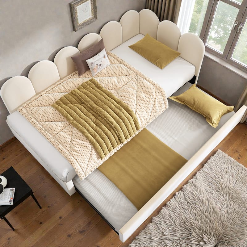 Twin Upholstered Daybed with Pull-Out Trundle, Velvet Sofa Bed for Small Spaces, Guest Bed with Metal Slatted Frame - Beige - Twin