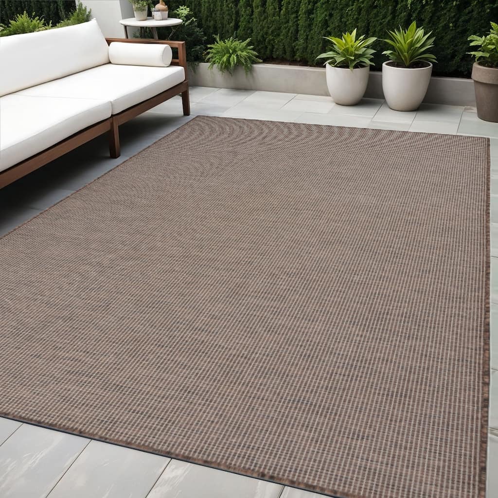 HomeRoots Contemporary Rectangle Outdoor Rug - 5' X 7'