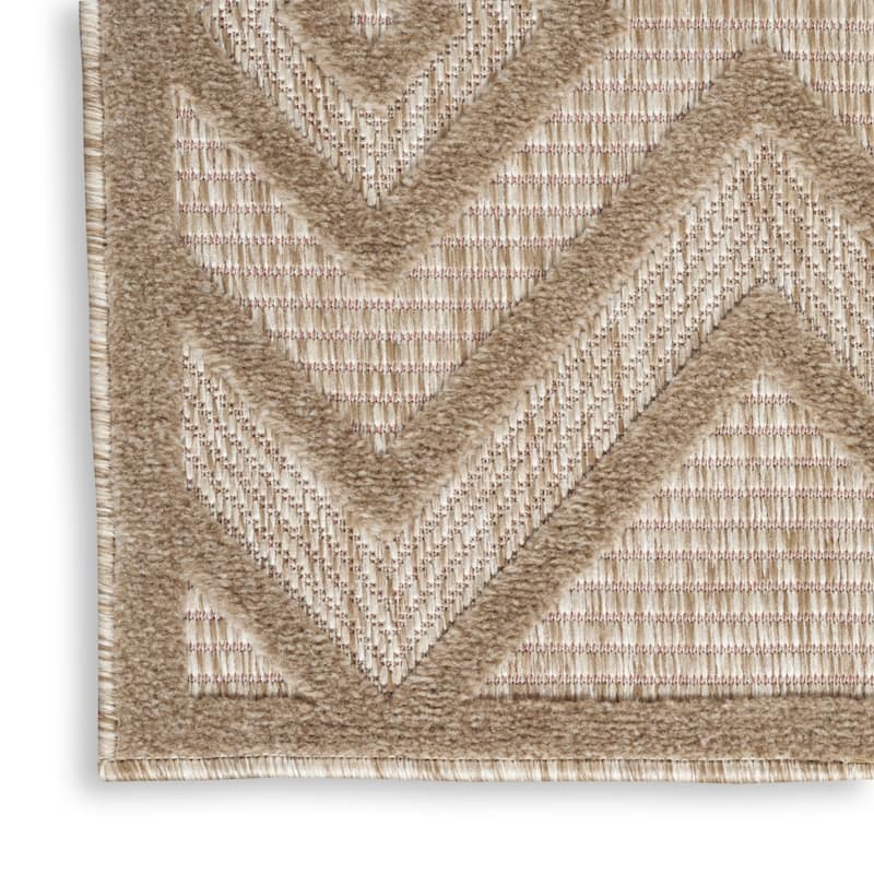 HomeRoots Contemporary Rectangle Outdoor Rug - 7' X 10'