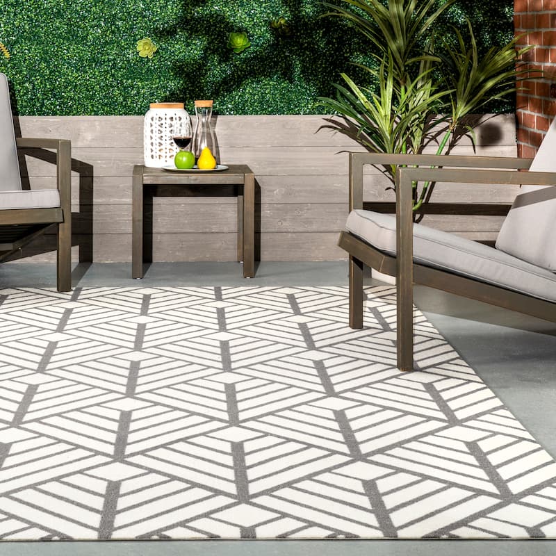 Nuloom Tiffany Contemporary Diamond Indoor/Outdoor Area Rug