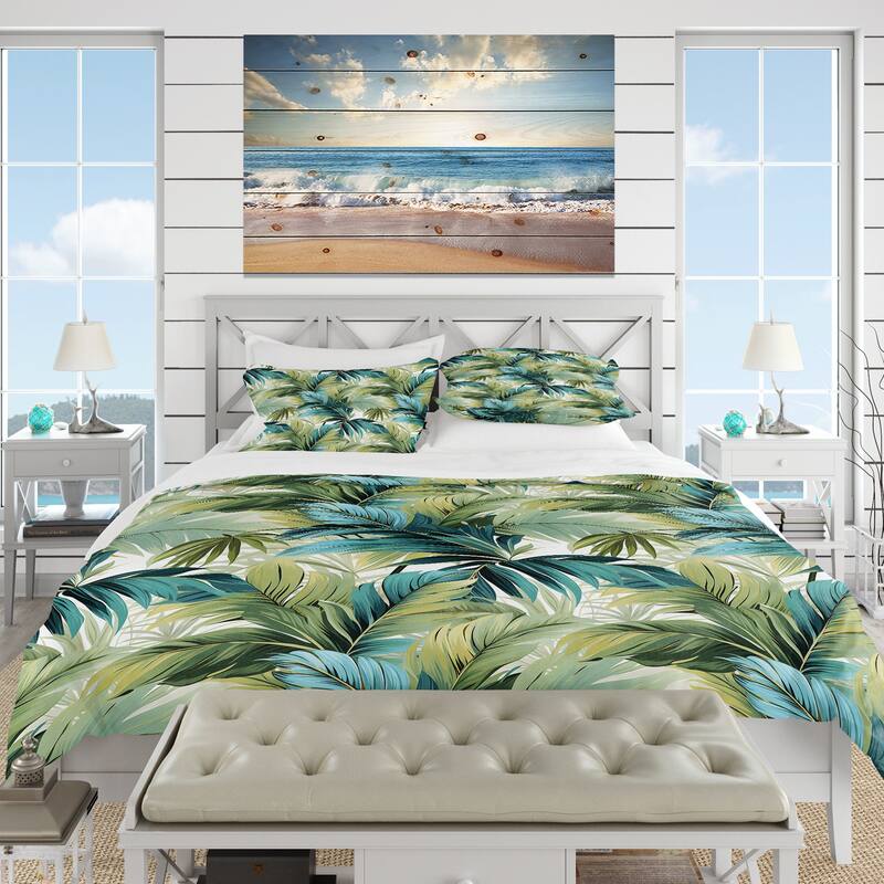 Designart "Palm Oasis Tropical Pattern" Green Tropical - Bedding Set With Shams