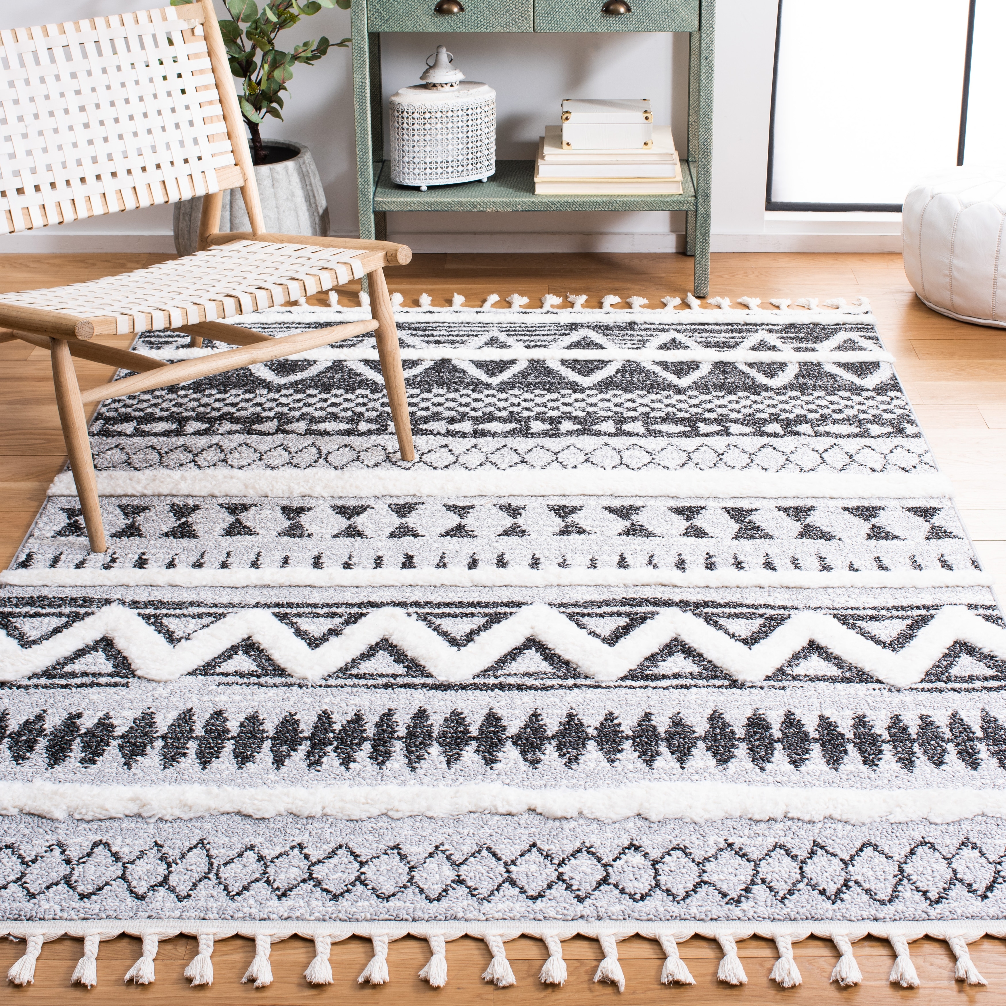 SAFAVIEH Moroccan Tassel Shag Kroot 2-inch Thick Rug