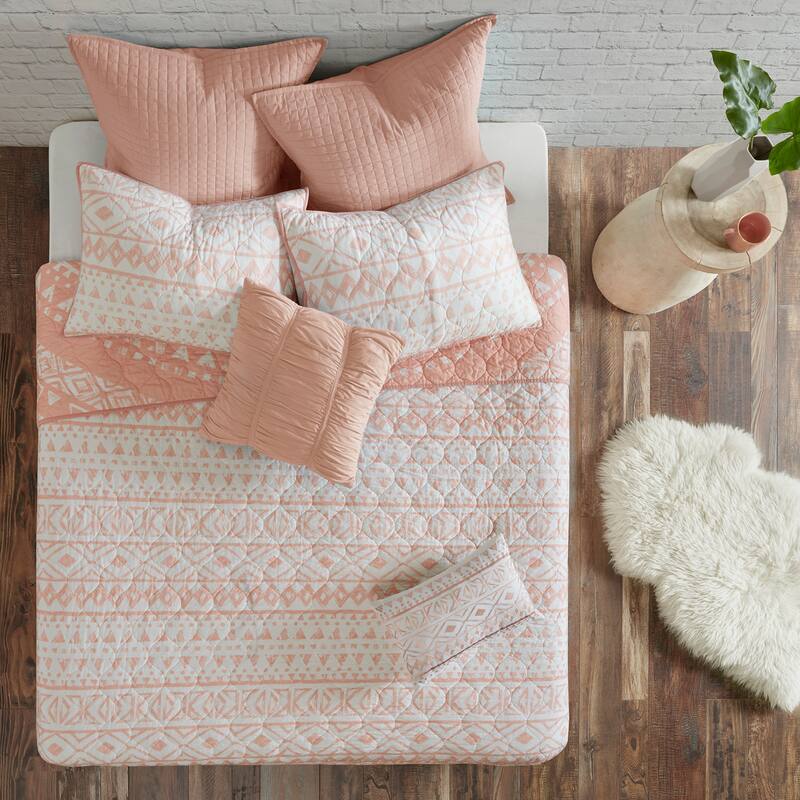 Intelligent Design Cora 7 Piece Reversible Cotton Quilt Set with Euro Shams and Thrwo Pillows