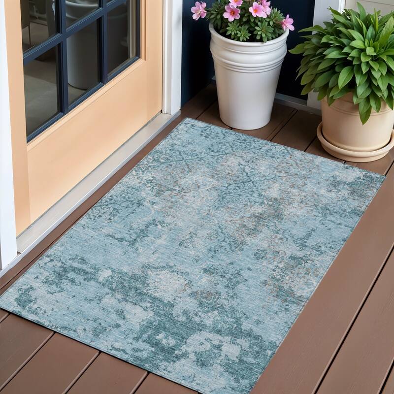 HomeRoots Floral Transitional Rectangle Outdoor Rug - 3' x 5'