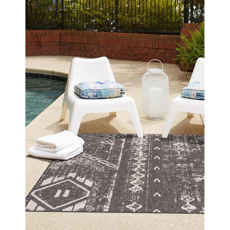 Outdoor Ogooplario Collection Area Rug