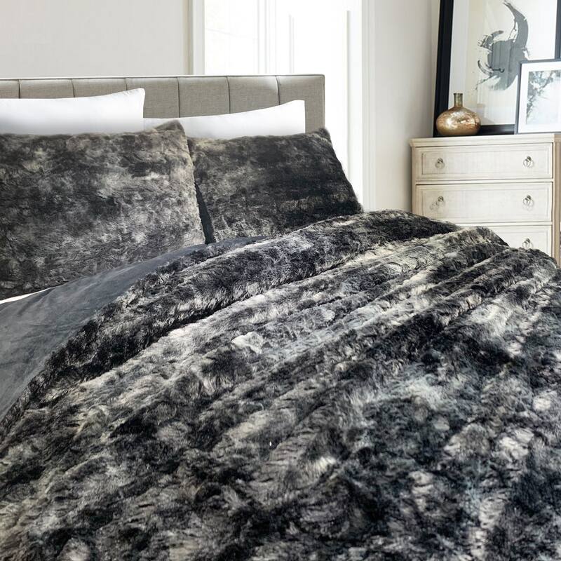 Wonderful Velvet 3 Piece Quilt Set