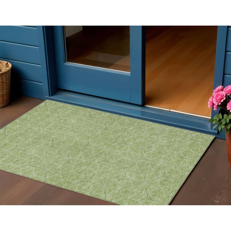 HomeRoots Geometric Transitional Rectangle Outdoor Rug - 3' x 5'
