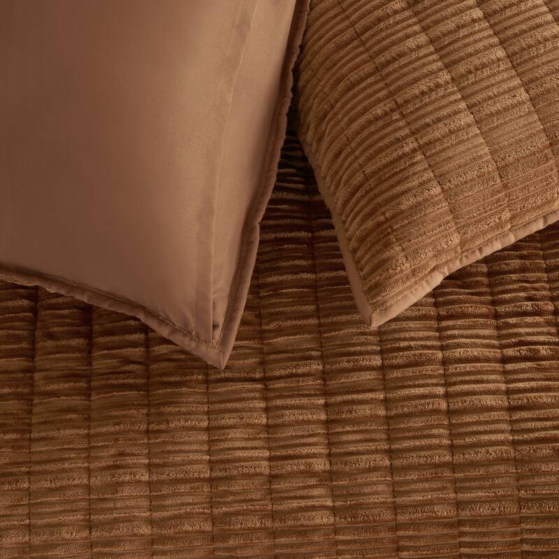 Wonderful Velvet 3 Piece Quilt Set