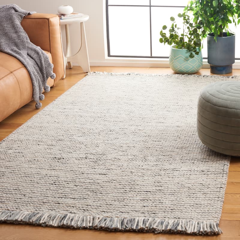 SAFAVIEH Natura Bernetta Wool Fringe Rug - 4' x 6' - Sage/Ivory