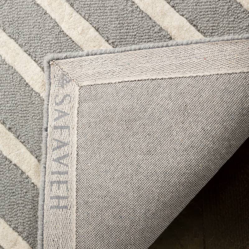 SAFAVIEH Handmade Kids Brionna Wool Rug