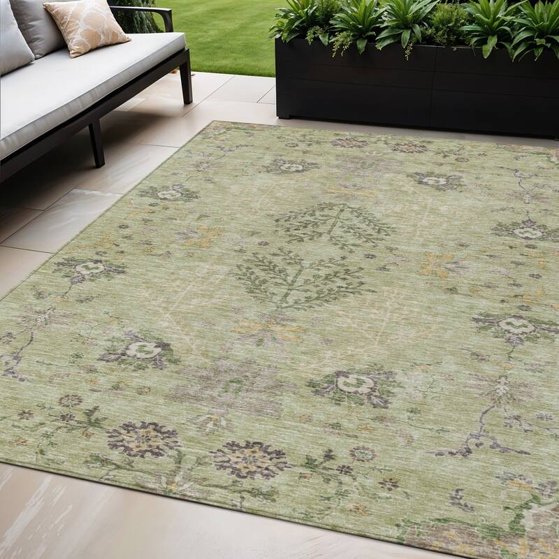 HomeRoots Floral Transitional Rectangle Outdoor Rug - 5' X 8'