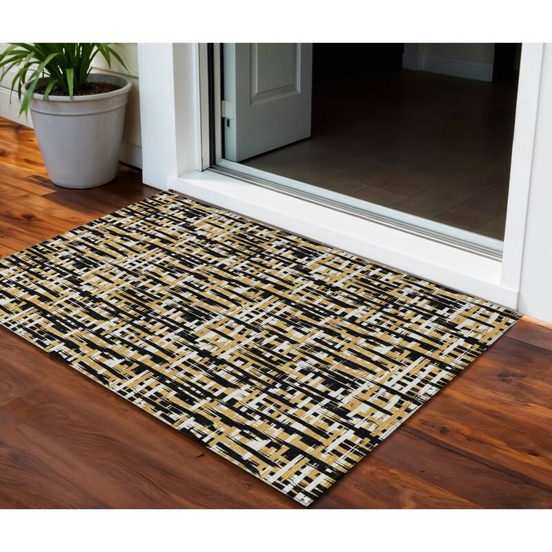 HomeRoots Abstract Transitional Rectangle Outdoor Rug - 3' x 5'