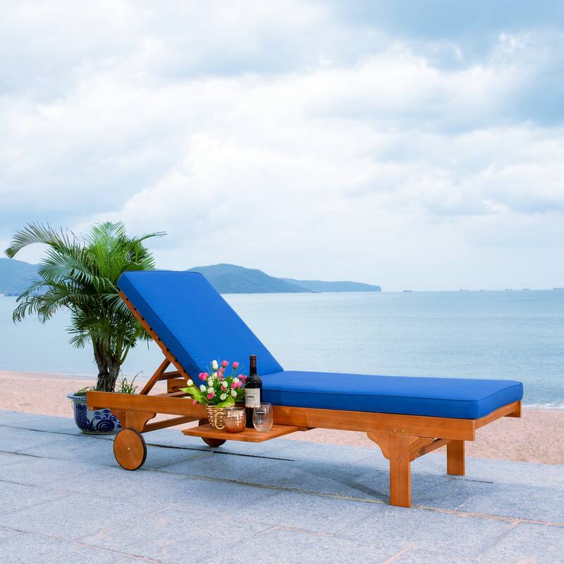 SAFAVIEH Outdoor Aubrie Adjustable Chaise Lounge Chair with Wheel.