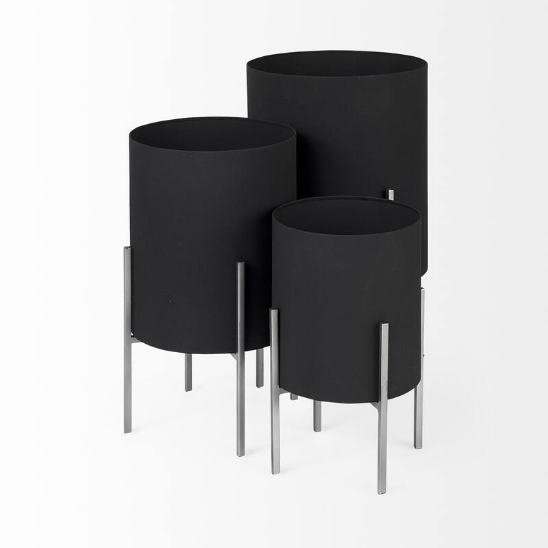 HomeRoots Set of Two Black Metal 20 Ounce Round Pot Planters - 15.00 in. x 24.50 in. x 15.00 in.