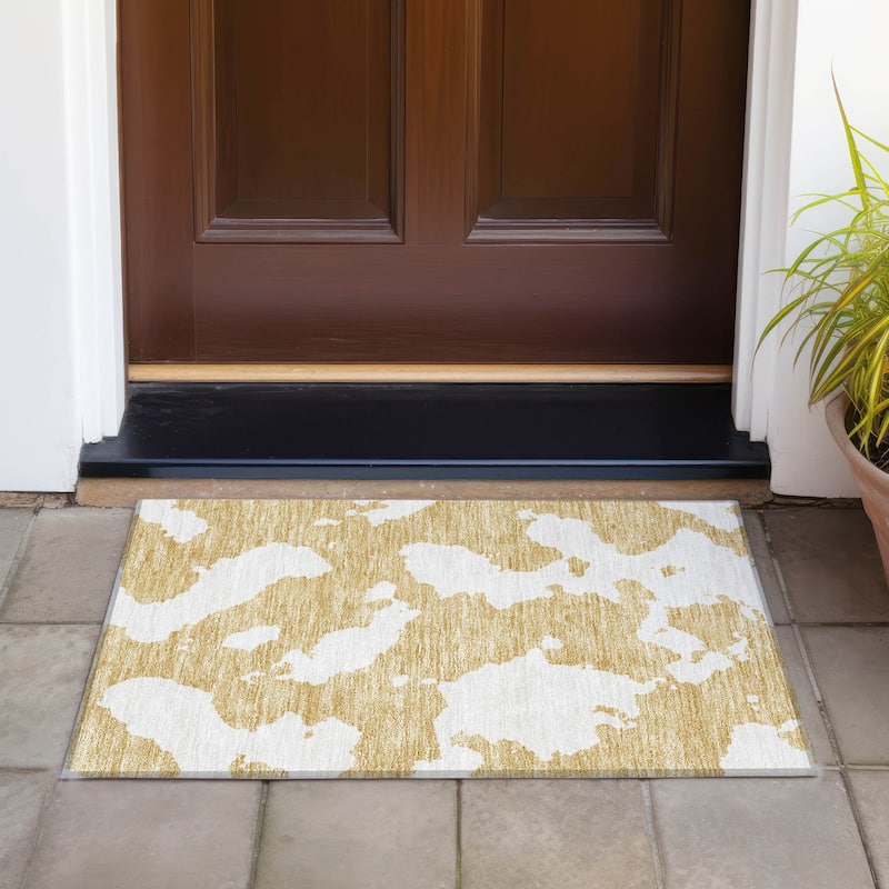 Machine Washable Indoor/ Outdoor Contemporary Abstract Chantille Rug - Gold - 1'8" x 2'6"