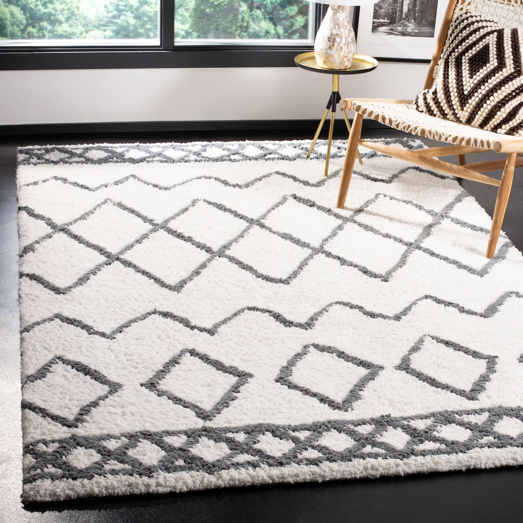 SAFAVIEH Handmade Klavdija Shag Gaylene Polyester Rug