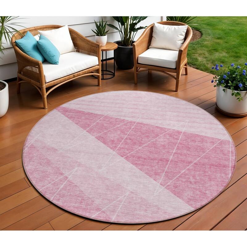 HomeRoots Geometric Transitional Rectangle Outdoor Rug - 8' Round